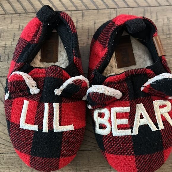 Lil Bear 🐻 Nonslip Warm Cozy DearFoam Slippers for your wee one ☝️ like new - Picture 3 of 16